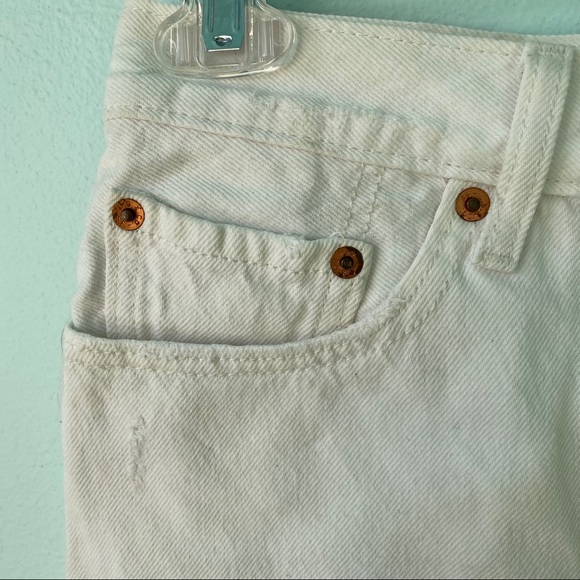 Levi’s 501 White Denim Jean Shorts - Picture 8 of 9